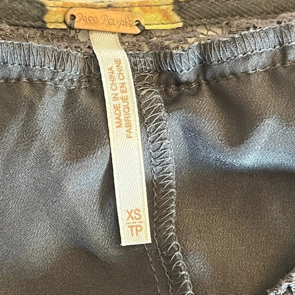 Free People Gray Floral Accordion
Dress With Lace Trim, size XS - Picture 11 of 15